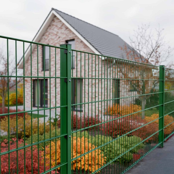 Doppelstabmattenzaun Komplettset 8/6/8 in RAL 6005, Grün